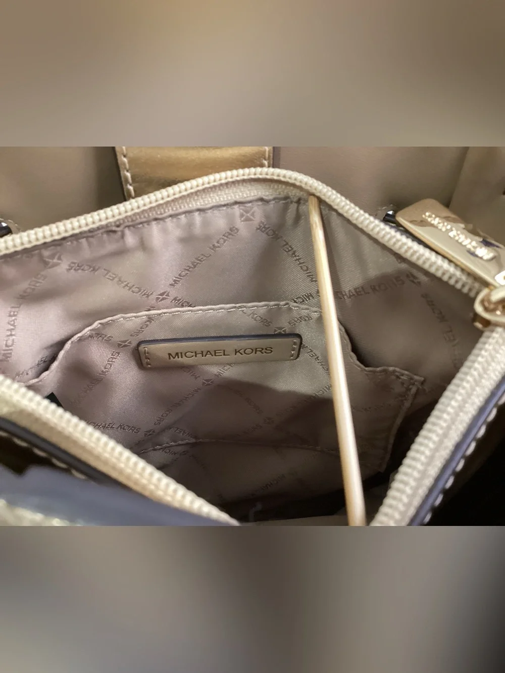 Michael Kors Carson Women Medium Convertible Bucket Bag Crossbody Color Gold